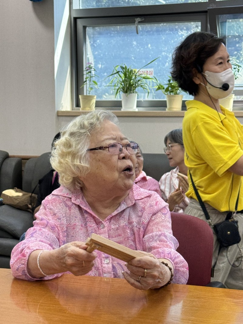 도봉실버센터 9월14일 악기테라피 프로그램입니다.(전층) 사진 16