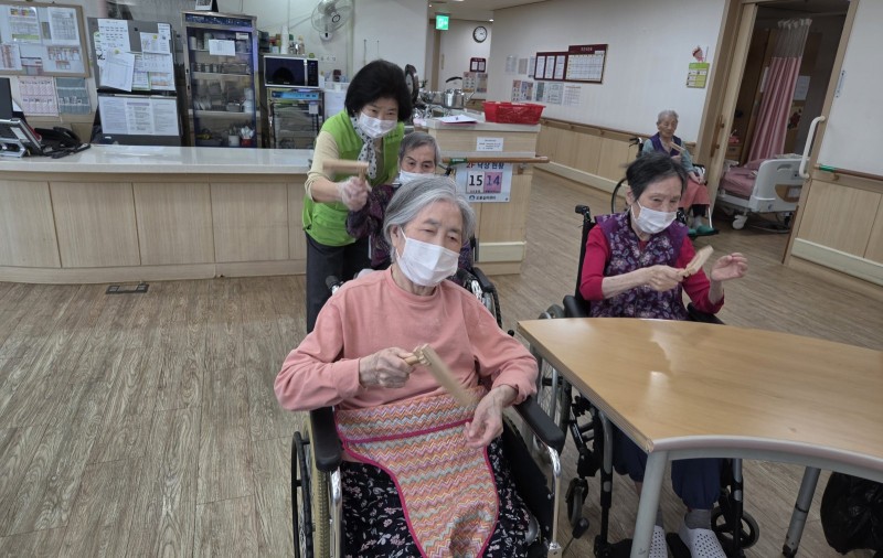 도봉실버센터 9월14일 악기테라피 프로그램입니다.(전층) 사진 27
