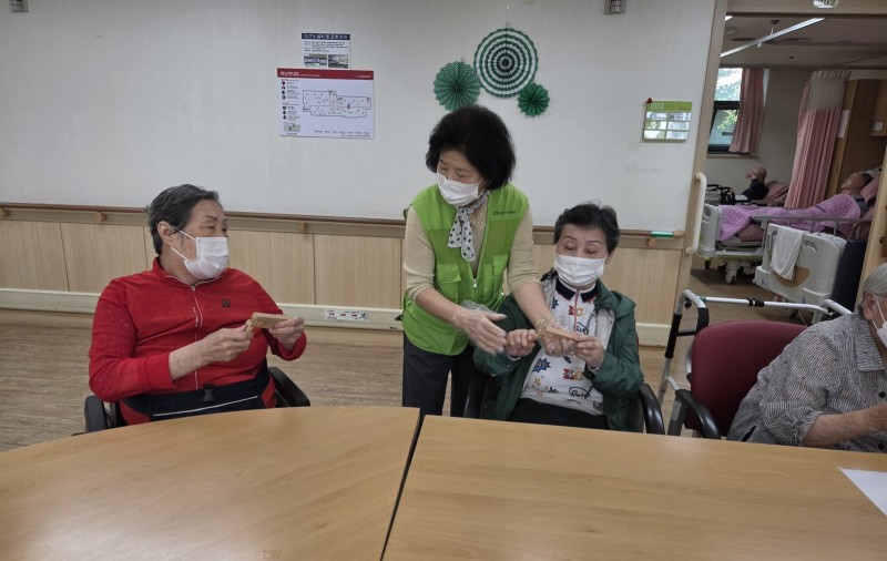 도봉실버센터 9월14일 악기테라피 프로그램입니다.(전층) 사진 29