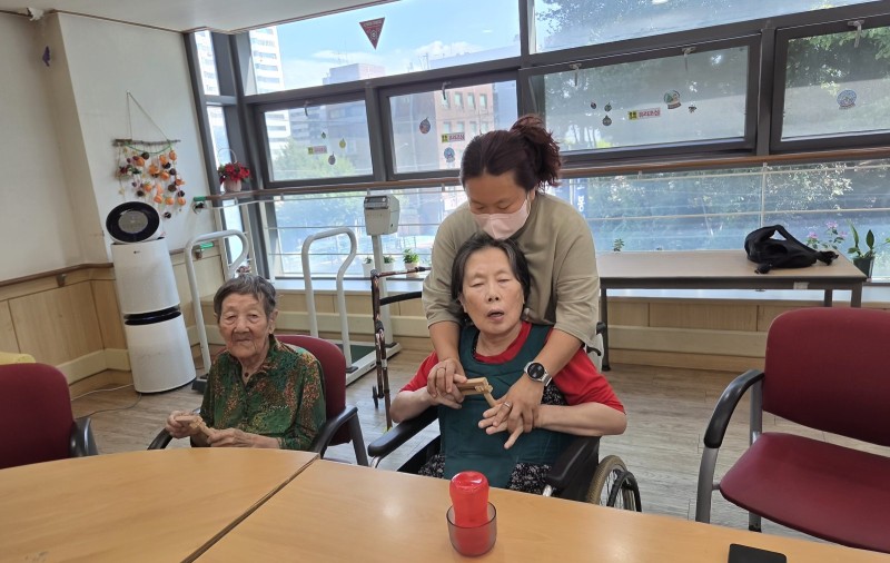 도봉실버센터 9월14일 악기테라피 프로그램입니다.(전층) 사진 32