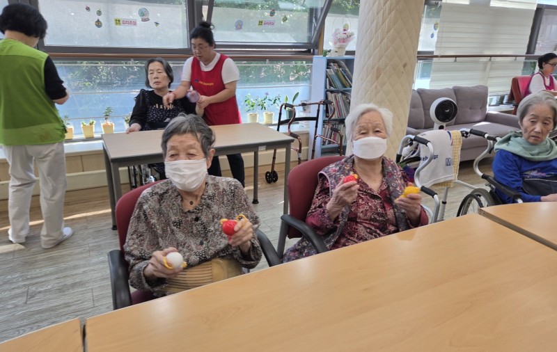 도봉실버센터 9월28일 악기테라피 프로그램입니다.(전층) 사진 27