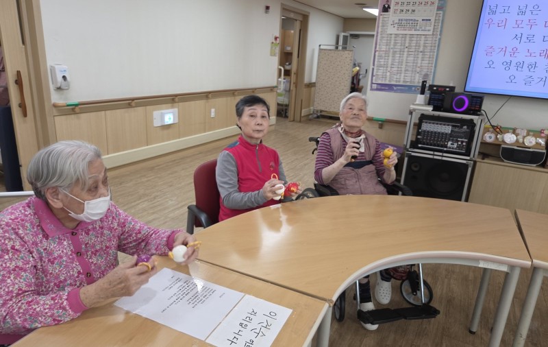 도봉실버센터 9월28일 악기테라피 프로그램입니다.(전층) 사진 29