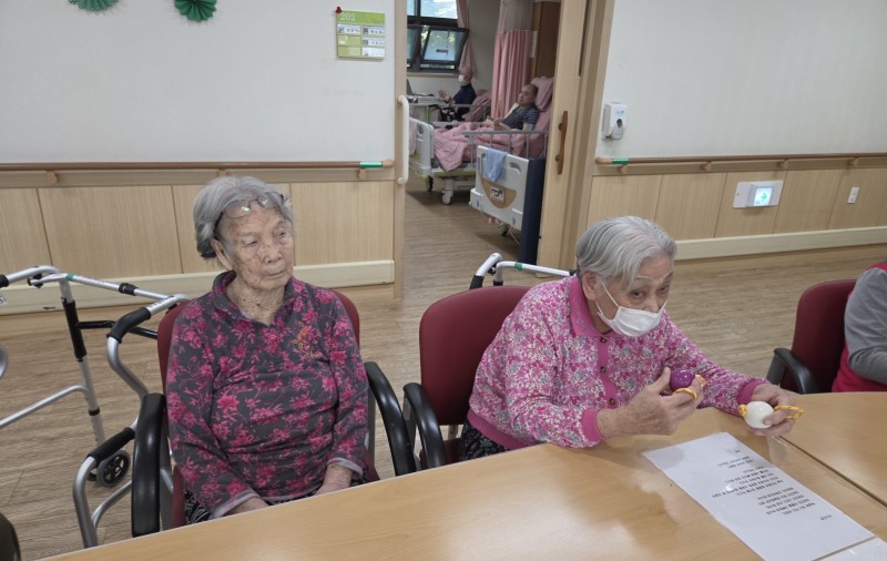 도봉실버센터 9월28일 악기테라피 프로그램입니다.(전층) 사진 31