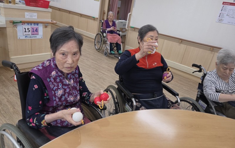 도봉실버센터 9월28일 악기테라피 프로그램입니다.(전층) 사진 32