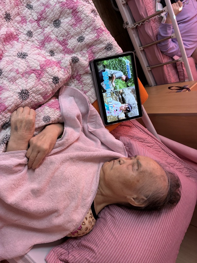 도봉실버센터 9월15일 영상 감상 프로그램입니다.(전층:199cm 여자 중학생의 하루) 사진 14