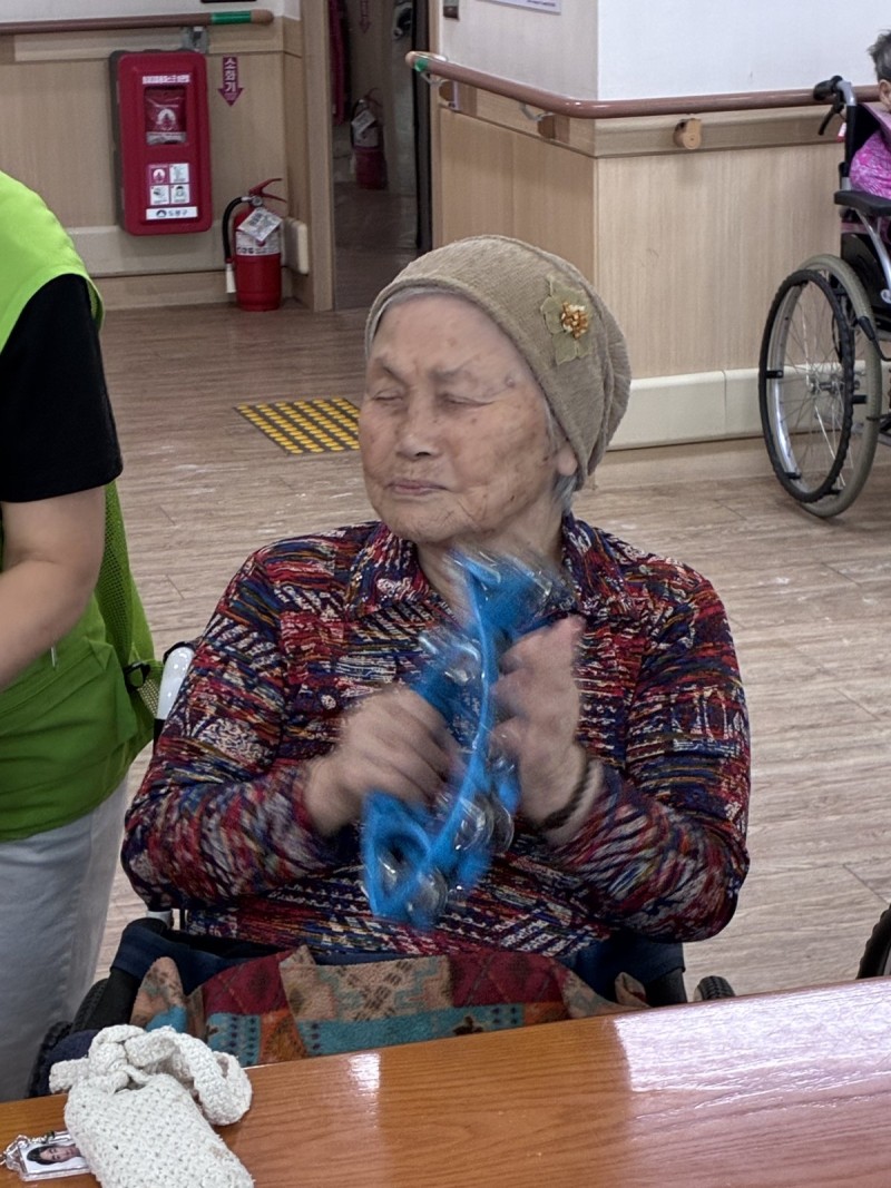도봉실버센터 9월21일 악기테라피 프로그램입니다.(전층) 사진 2