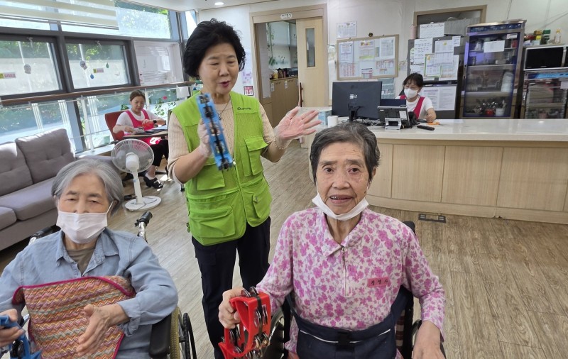 도봉실버센터 9월21일 악기테라피 프로그램입니다.(전층) 사진 26