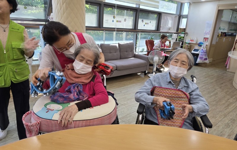 도봉실버센터 9월21일 악기테라피 프로그램입니다.(전층) 사진 32