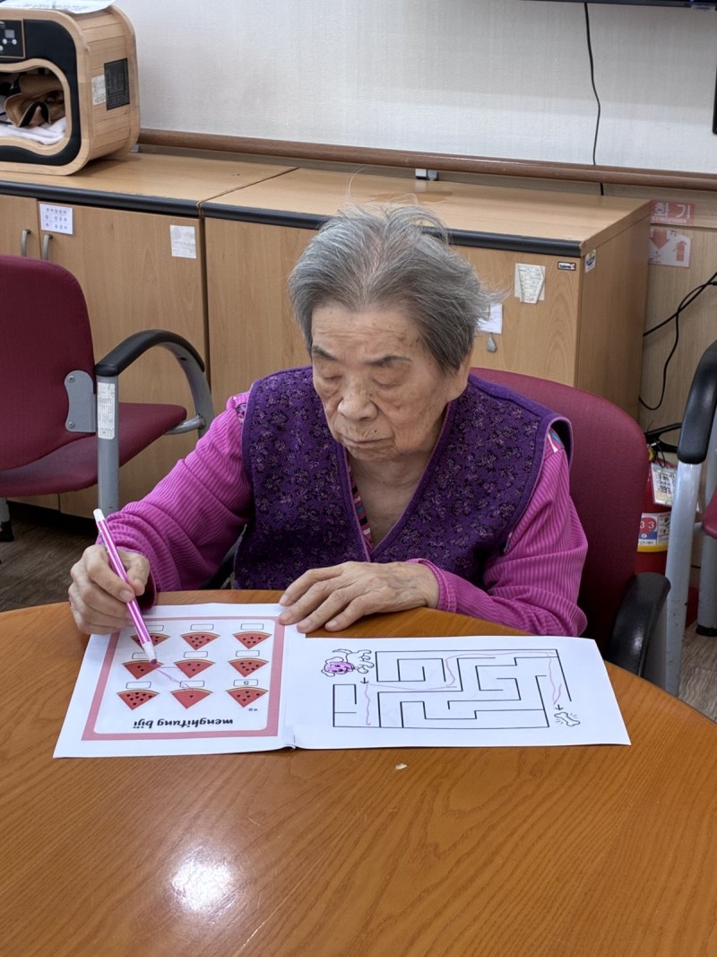 도봉실버센터 9월29일 두뇌자극활동 프로그램입니다.(2,4층) 사진 1