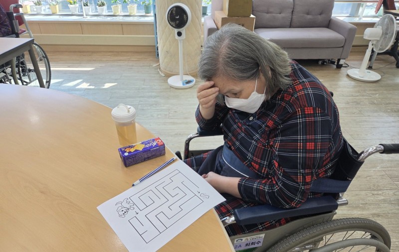 도봉실버센터 9월29일 두뇌자극활동 프로그램입니다.(2,4층) 사진 4