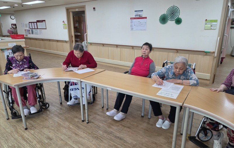 도봉실버센터 9월29일 두뇌자극활동 프로그램입니다.(2,4층) 사진 10