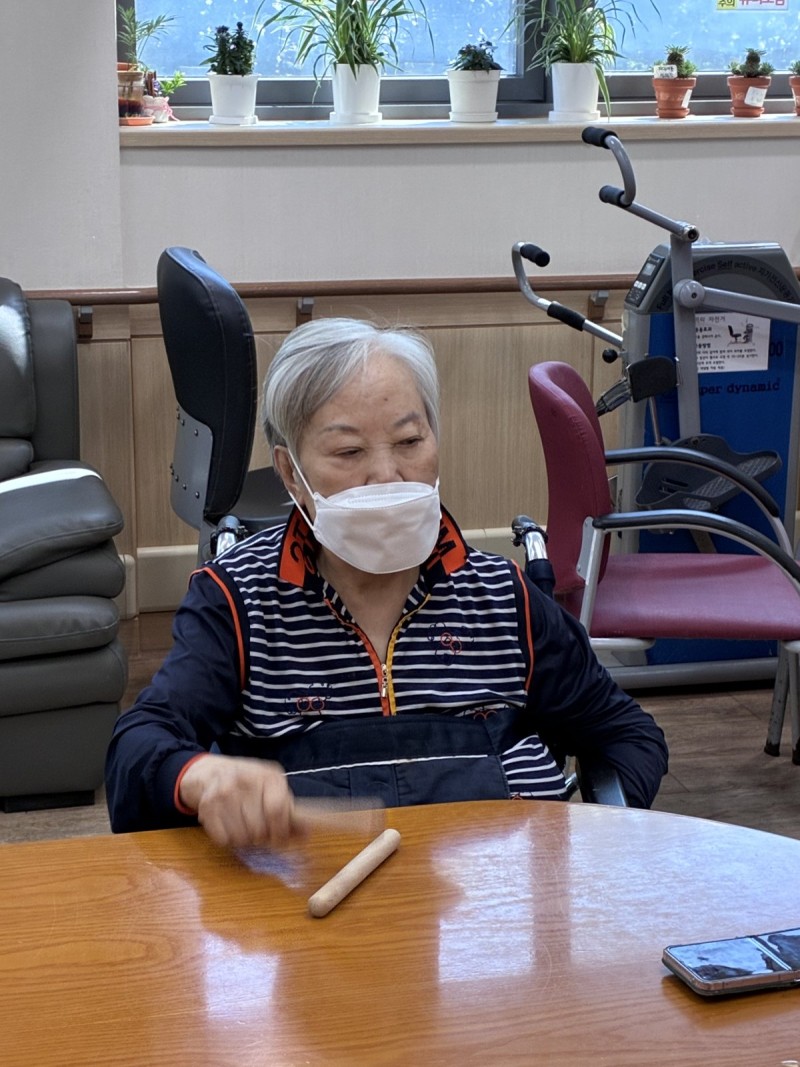 도봉실버센터 9월7일 악기테라피 프로그램입니다.(전층) 사진 2