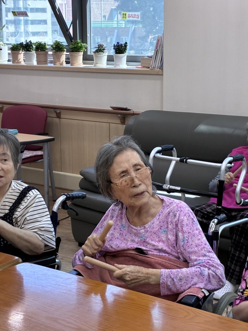 도봉실버센터 9월7일 악기테라피 프로그램입니다.(전층) 사진 10
