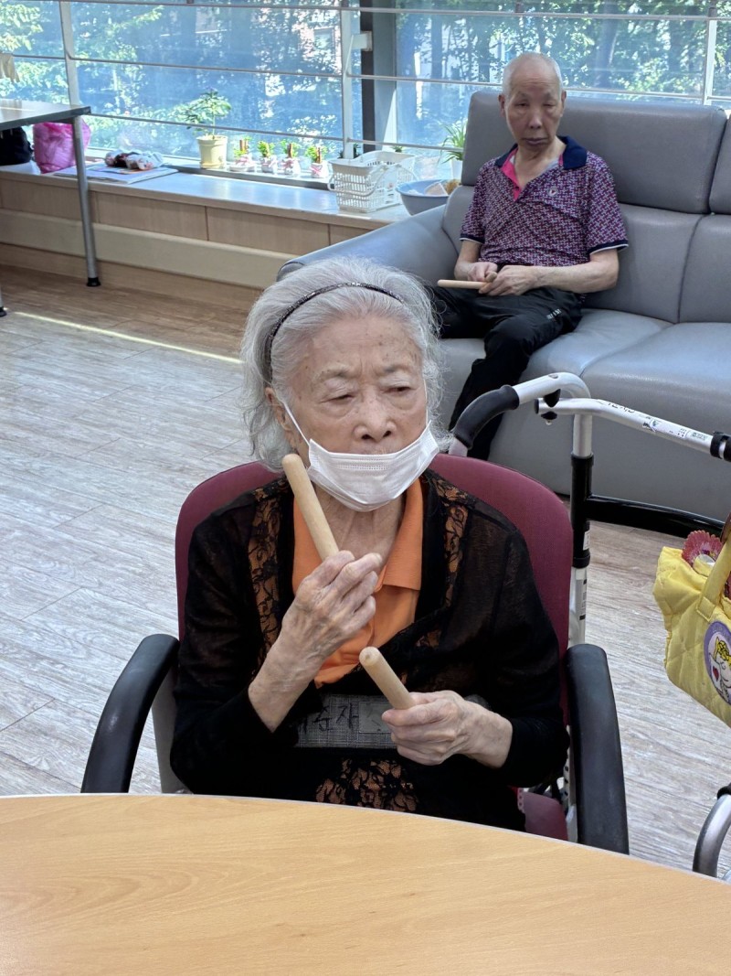 도봉실버센터 9월7일 악기테라피 프로그램입니다.(전층) 사진 20