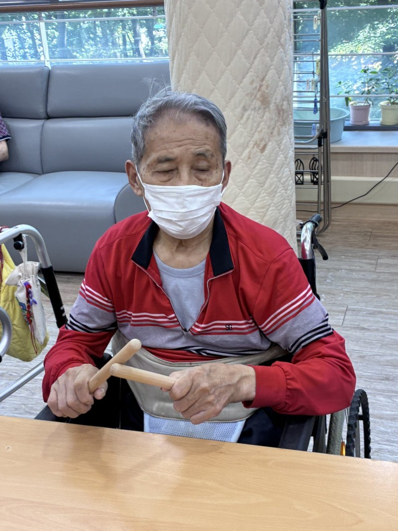 도봉실버센터 9월7일 악기테라피 프로그램입니다.(전층) 사진 21