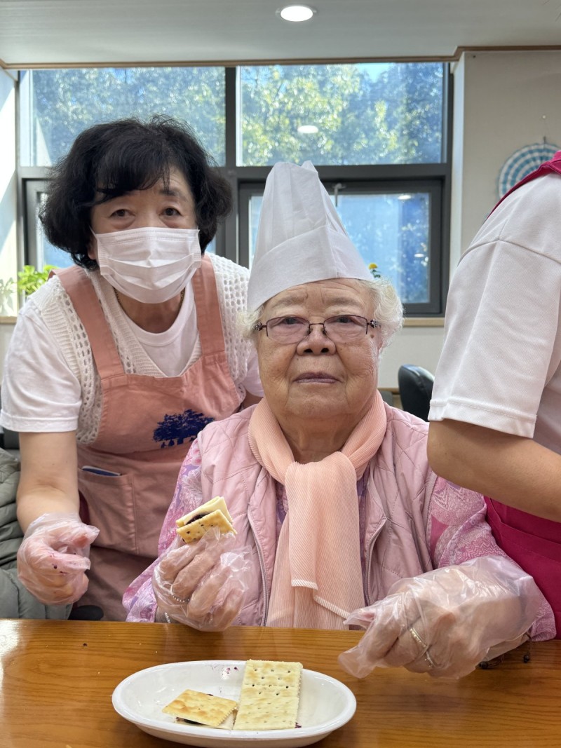 도봉실버센터 10월23일 요리교실 프로그램입니다.(전층) 사진 13