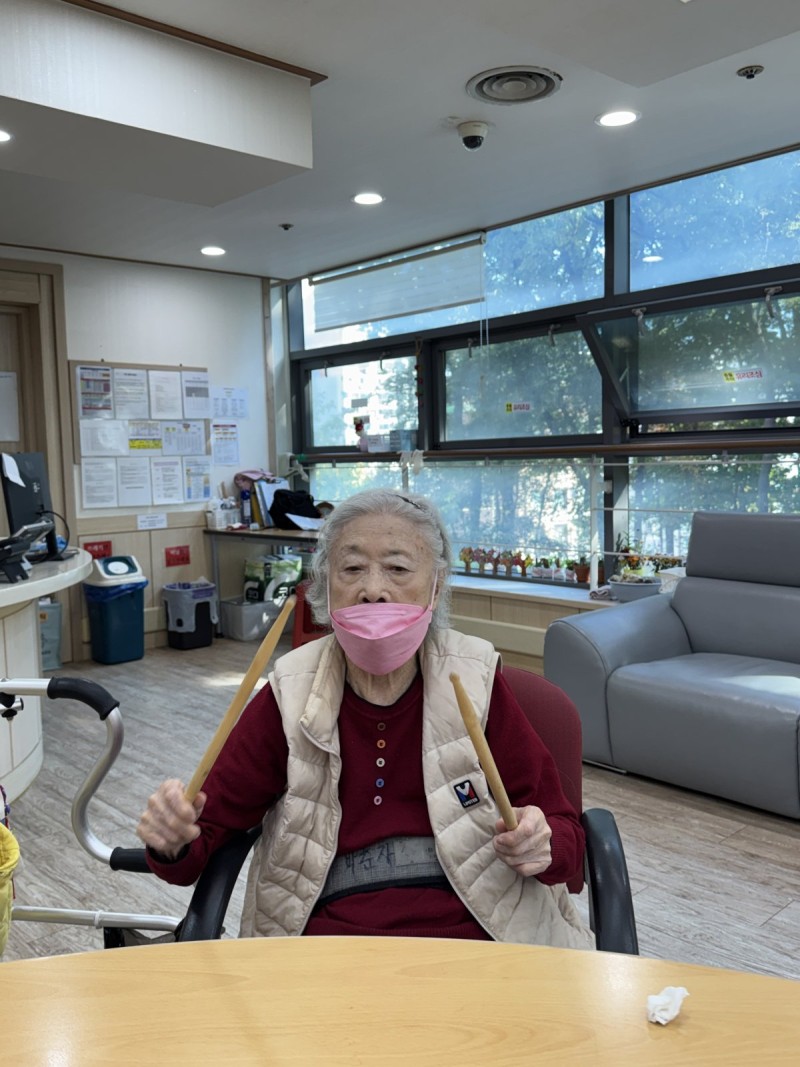 도봉실버센터 10월26일 악기테라피 프로그램입니다.(전층) 사진 5