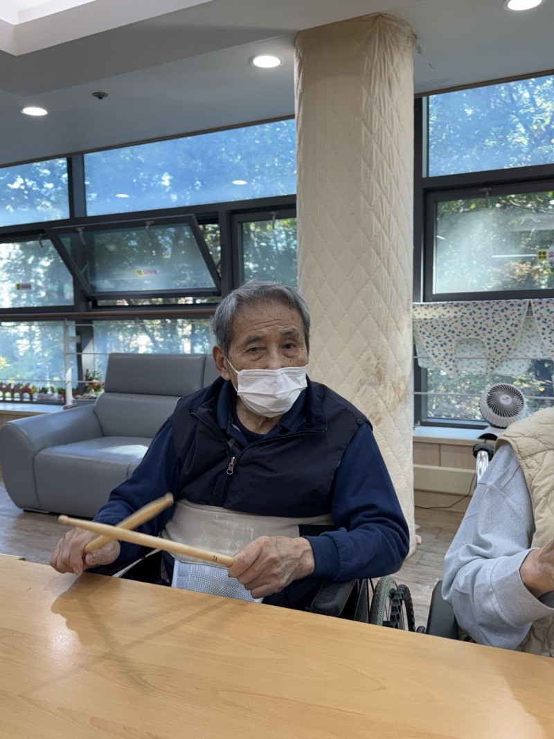 도봉실버센터 10월26일 악기테라피 프로그램입니다.(전층) 사진 6