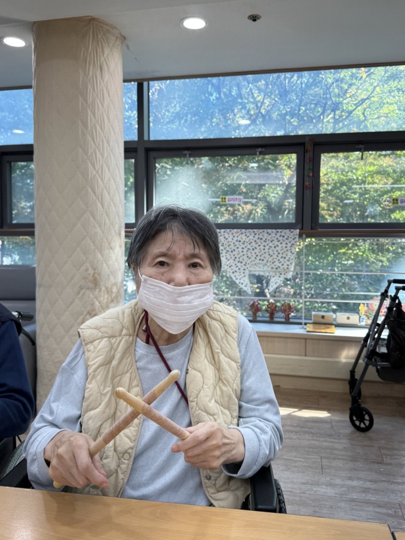 도봉실버센터 10월26일 악기테라피 프로그램입니다.(전층) 사진 7