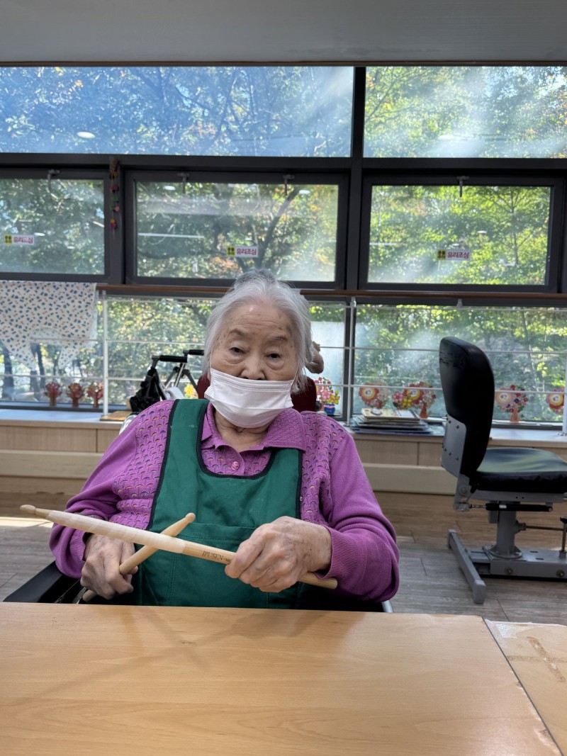 도봉실버센터 10월26일 악기테라피 프로그램입니다.(전층) 사진 8