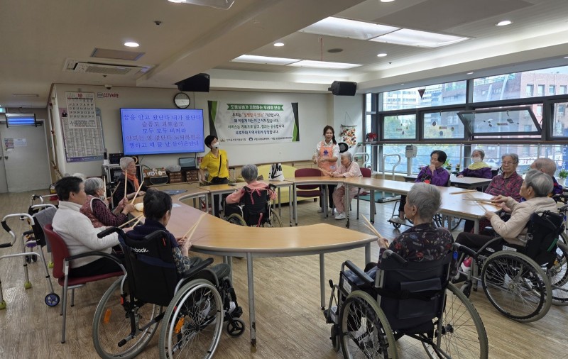 도봉실버센터 10월26일 악기테라피 프로그램입니다.(전층) 사진 13