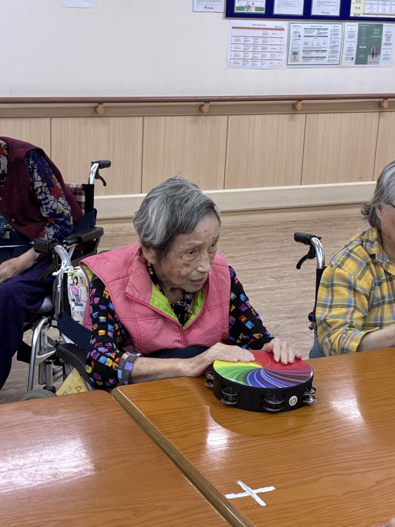 도봉실버센터 10월19일 악기테라피 프로그램입니다.(전층) 사진 12