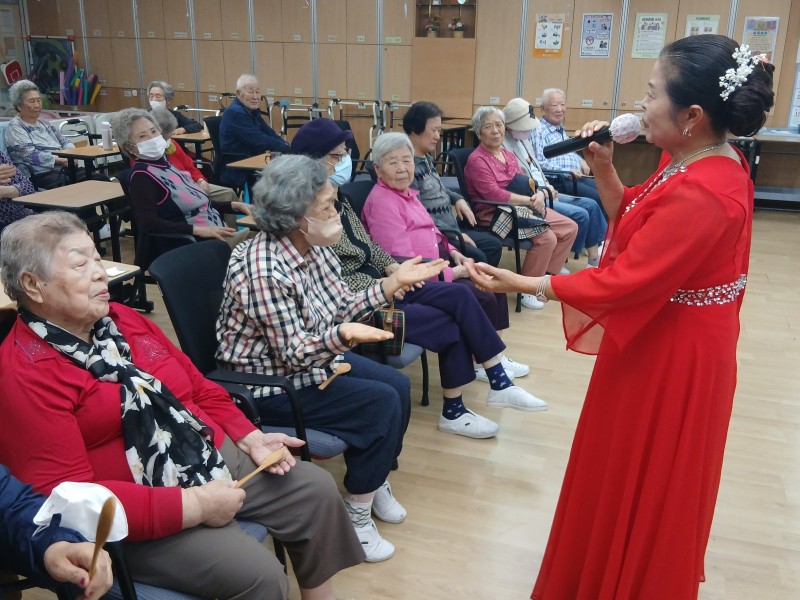 도봉실버센터 26년 10월 16일(금) 문화공연(K-품바) 사진 2