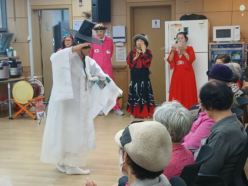도봉실버센터 26년 10월 16일(금) 문화공연(K-품바) 사진 3