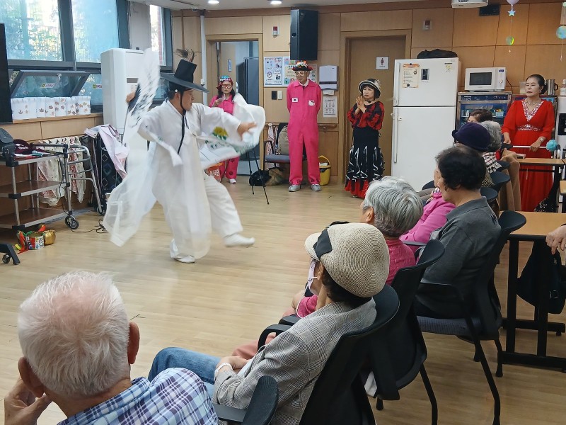 도봉실버센터 26년 10월 16일(금) 문화공연(K-품바) 사진 4