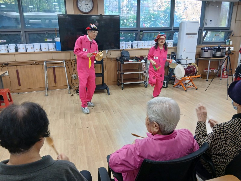 도봉실버센터 26년 10월 16일(금) 문화공연(K-품바) 사진 9