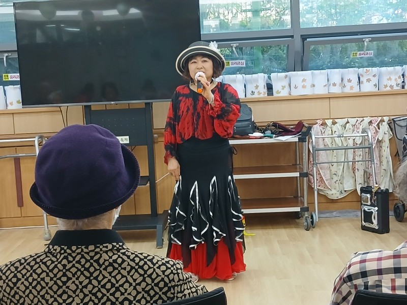 도봉실버센터 26년 10월 16일(금) 문화공연(K-품바) 사진 10