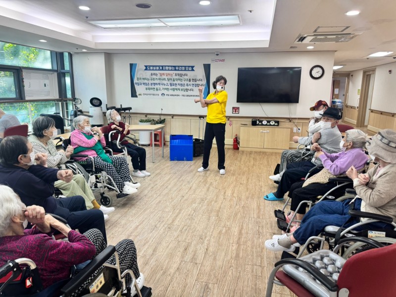 도봉실버센터 10월8일 생활운동 프로그램입니다.(전층) 사진 59