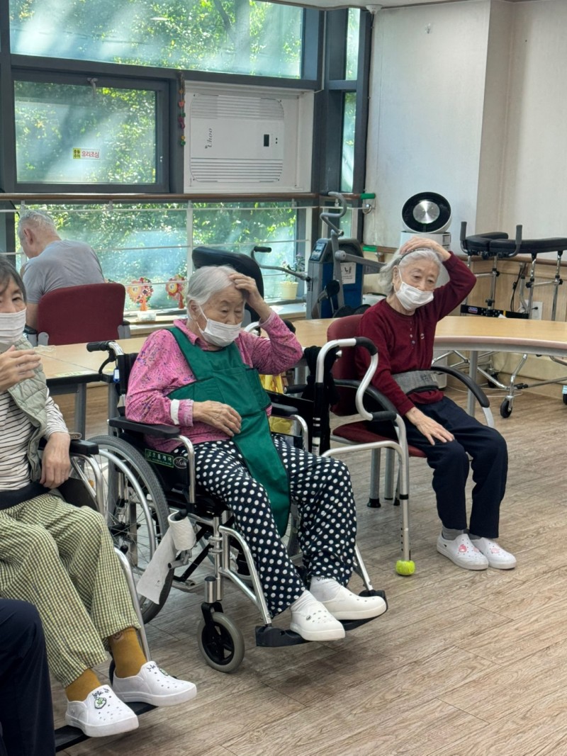 도봉실버센터 10월8일 생활운동 프로그램입니다.(전층) 사진 62