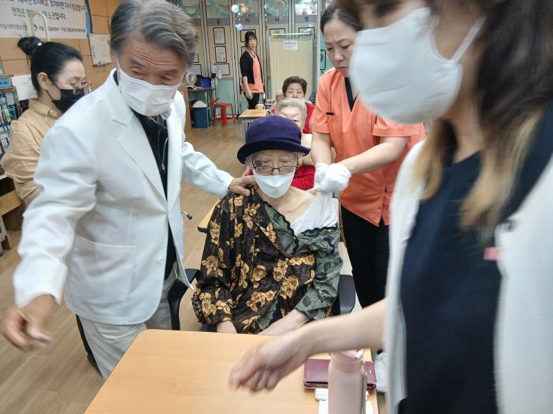 도봉실버센터 2026년 독감 및 코로나 예방접종 사진 2