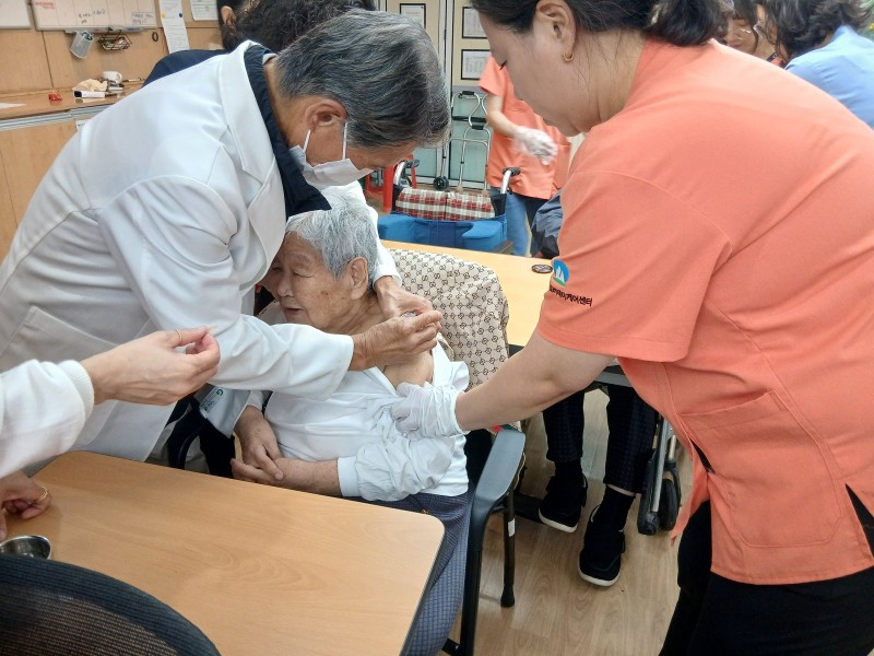도봉실버센터 2026년 독감 및 코로나 예방접종 사진 5