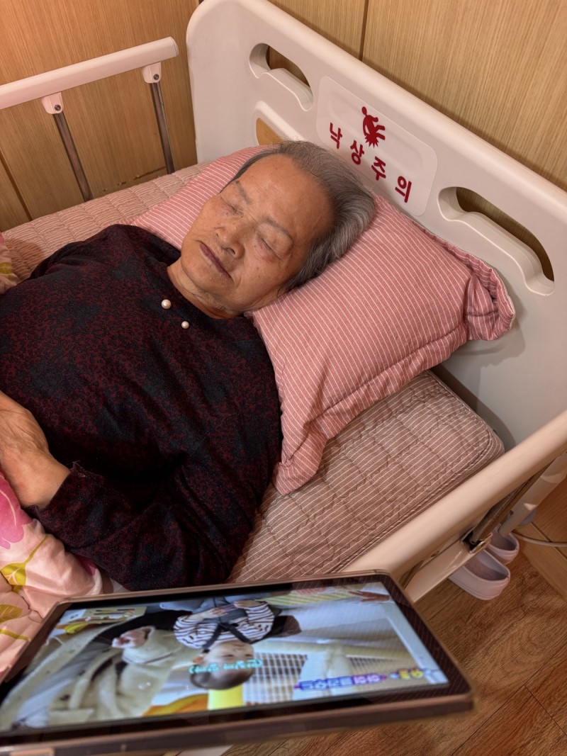 도봉실버센터 10월27일 영상 감상 프로그램입니다.(전층:스키즈와 로운이의 육아 일기) 사진 18