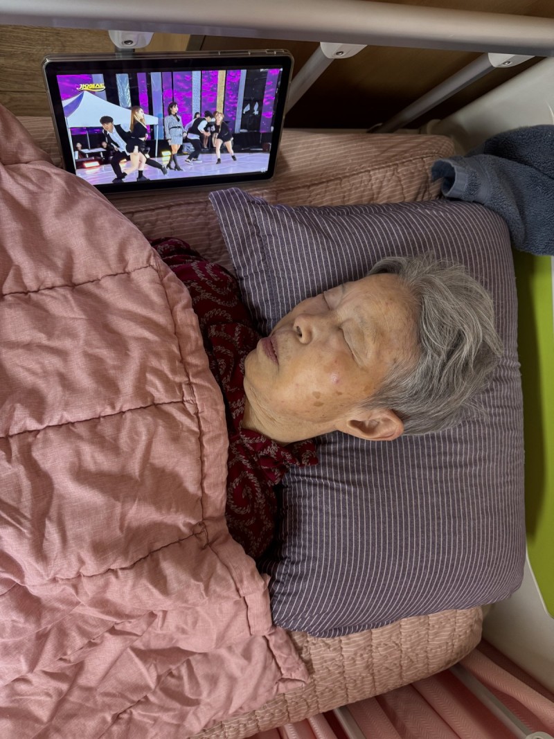 도봉실버센터 10월21일 음악 감상 프로그램입니다.(전층:무대를 압도하는 가수들이 모였다) 사진 27