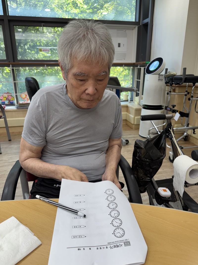 도봉실버센터 10월2일 두뇌자극활동 프로그램입니다.(3층) 사진 2