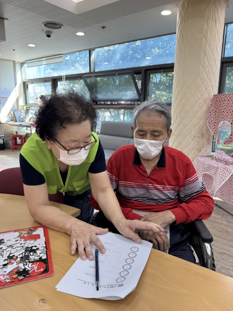 도봉실버센터 10월2일 두뇌자극활동 프로그램입니다.(3층) 사진 5