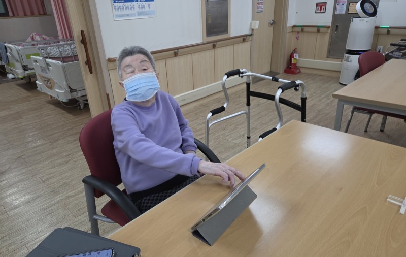 도봉실버센터 10월13일 영상 감상 프로그램입니다.(전층:같은 희귀병을 앓는 단짝 친구) 사진 6