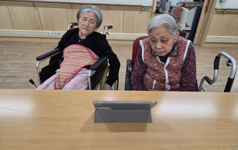 도봉실버센터 10월13일 영상 감상 프로그램입니다.(전층:같은 희귀병을 앓는 단짝 친구) 사진 13