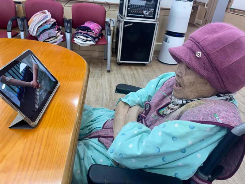 도봉실버센터 10월13일 영상 감상 프로그램입니다.(전층:같은 희귀병을 앓는 단짝 친구) 사진 27
