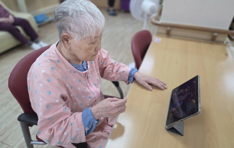 도봉실버센터 10월14일 음악 감상 프로그램입니다.(전층:불후의 명곡 패티김 특집) 사진 5